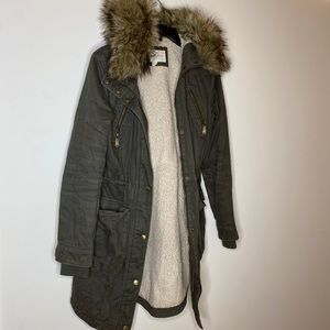 Green Heavier Jacket with Fur